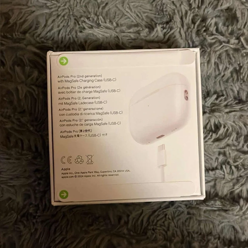 Apple White Wireless Earbuds